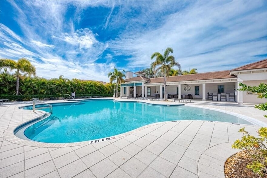 Building Photo - 19344 Bluff Dr