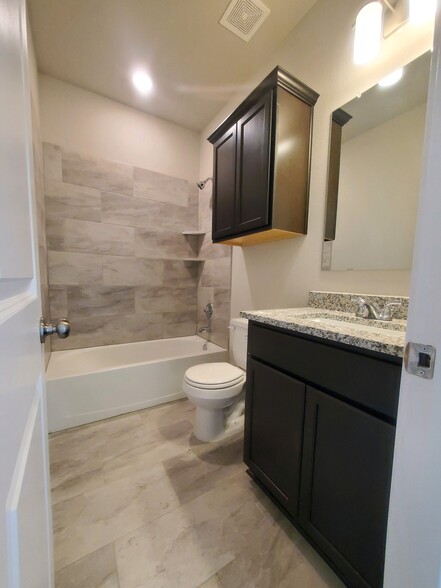 Building Photo - 1308 Kingsgate Dr