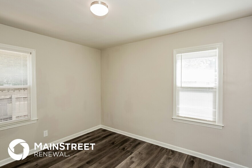 Building Photo - 5301 E 19th Pl
