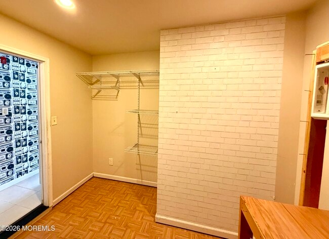 Building Photo - 70 Village Dr