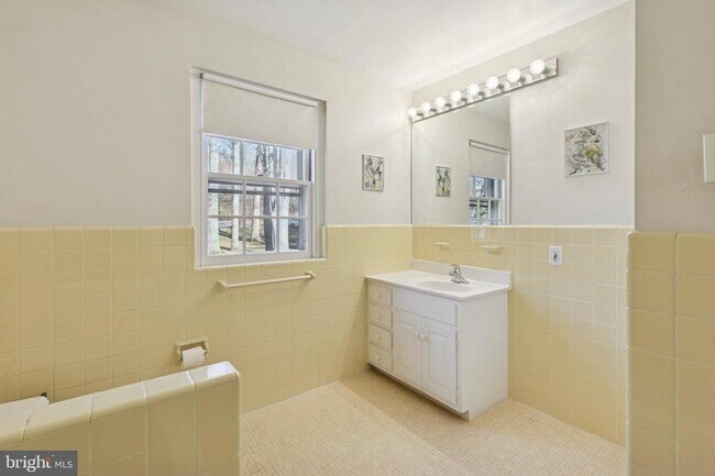 Building Photo - 1012 Morris Ave