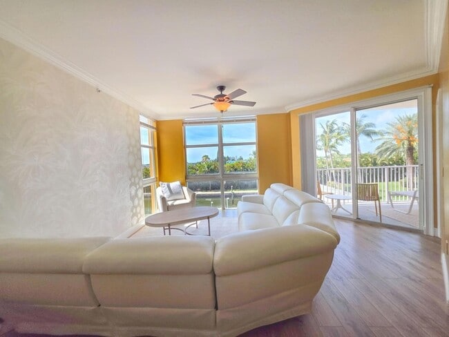 Building Photo - 806 E Windward Way