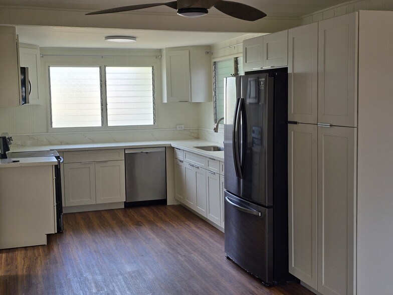 Building Photo - 3260 Olu St