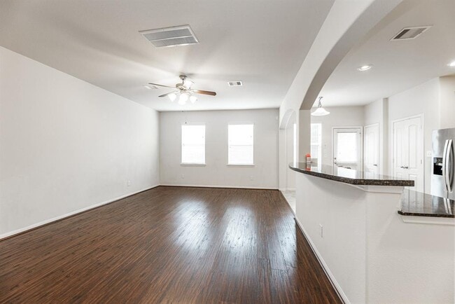 Building Photo - 7131 Pavilion Dr