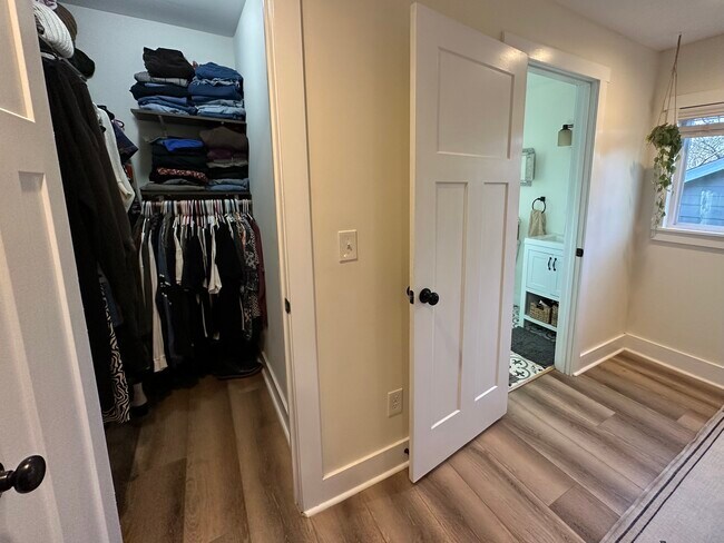 Master closet and bathroom - 1209 Hillwood Ct SE