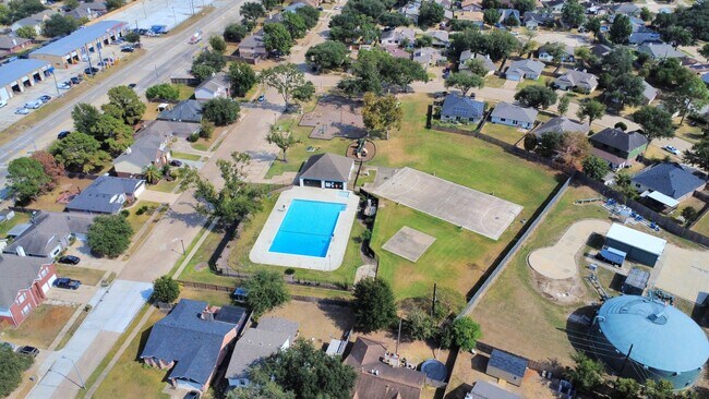 Building Photo - 19734 Oakland Valley Dr