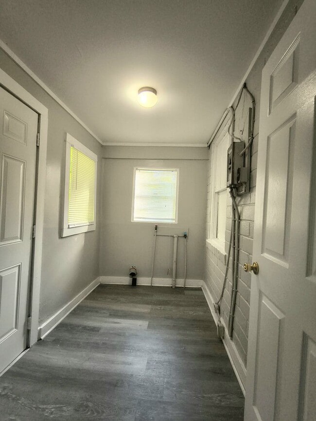 Building Photo - Charming 2br/1ba house near downtown