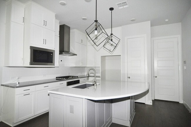 Building Photo - Trinity Grove ~ Skyline Views!