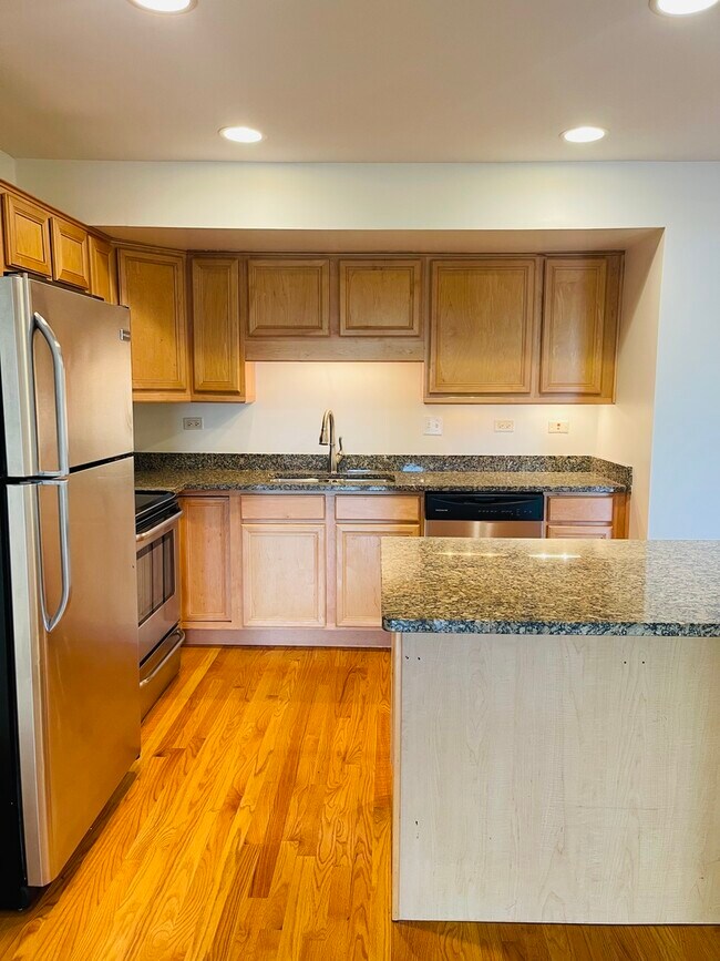 Building Photo - 600 W Russell St