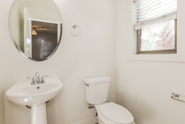 Building Photo - 9582 N 81st Dr