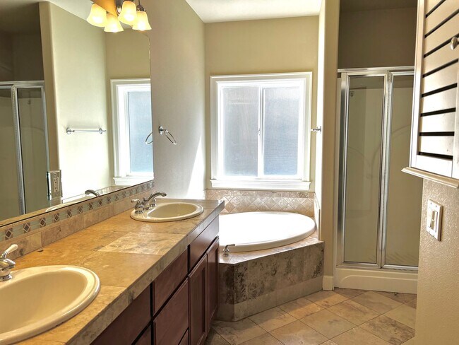 Building Photo - Century Drive Retreat Home - Minutes to Mt...
