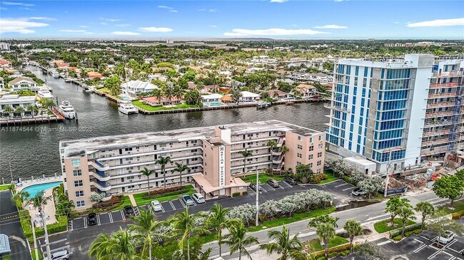 Building Photo - 401 N Riverside Dr