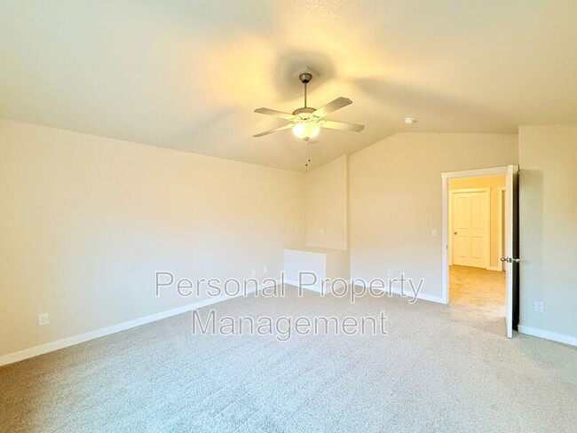 Building Photo - 6108 NE 71st Ave