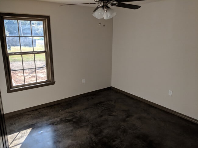 Building Photo - 44 W Center St