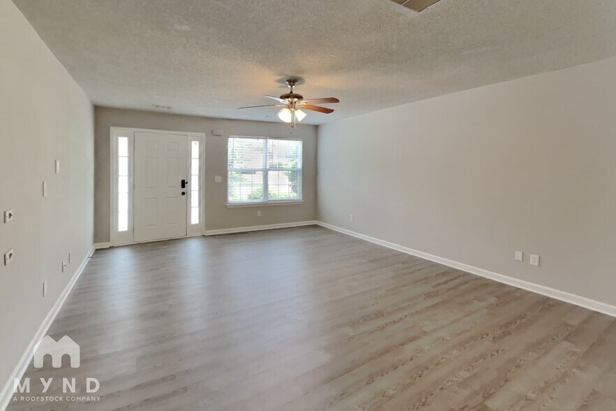 Building Photo - 6132 Hickory Ln Dr