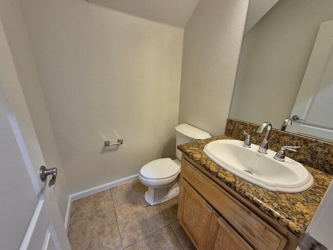 Building Photo - Beautiful 3 bedroom 2.5 bath in Folsom