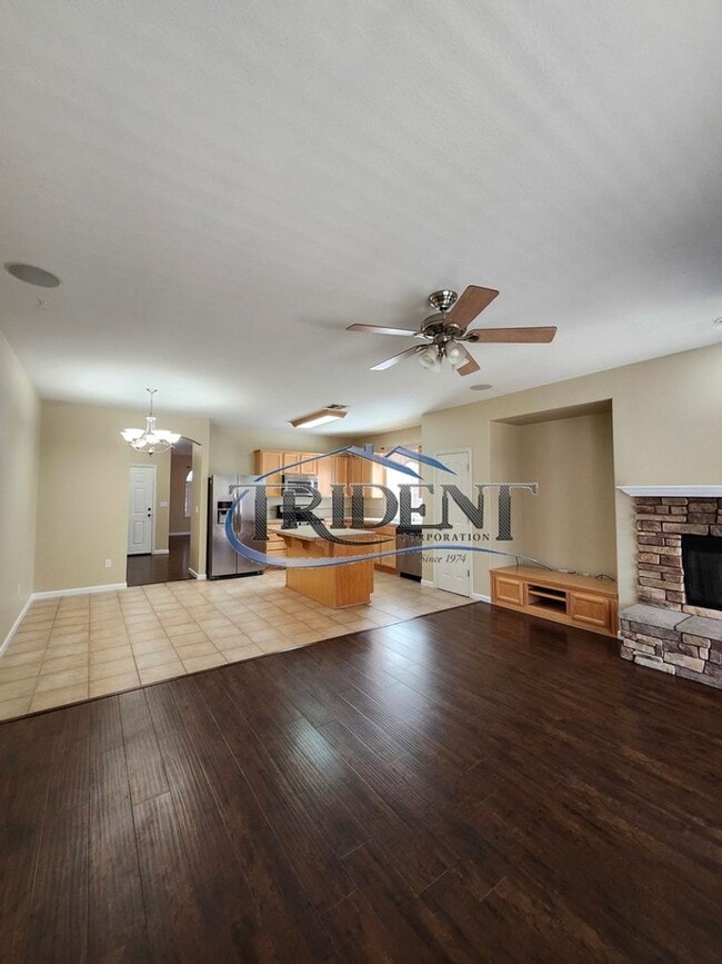 Building Photo - 3-bedroom 2-bath home with den located in Edgewater