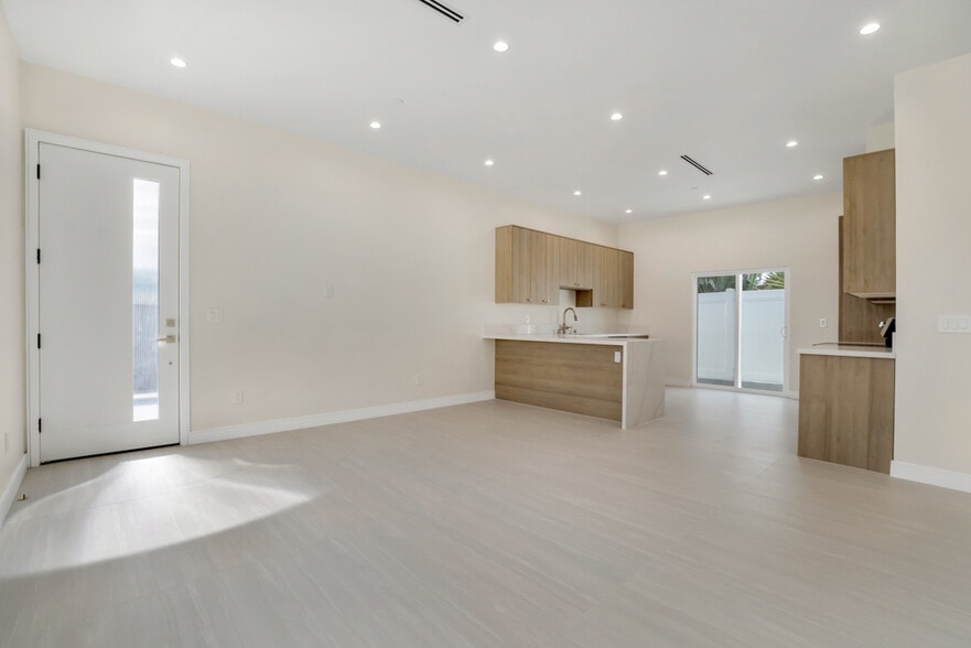 Building Photo - 10327 Wish Ave