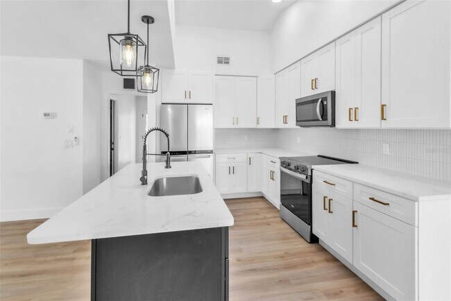 Building Photo - 1110 Woodcrest Ave