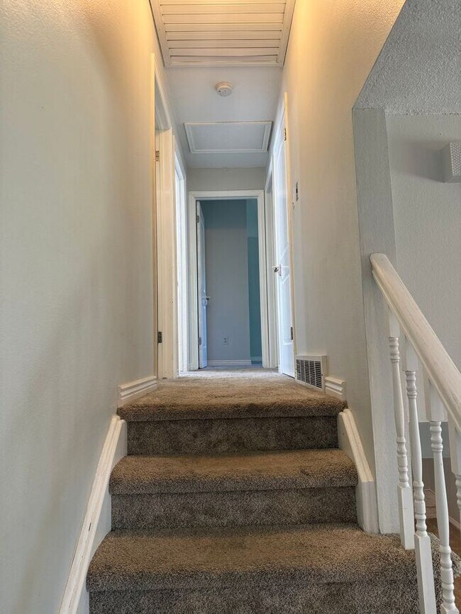 Building Photo - Gorgeous 4 Bed, 2 Bath Home in Central For...