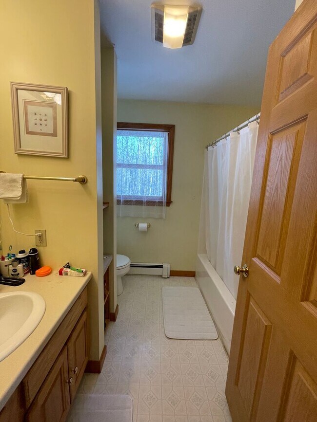 Building Photo - Price reduction!! A beautiful 3 bedroom 2....