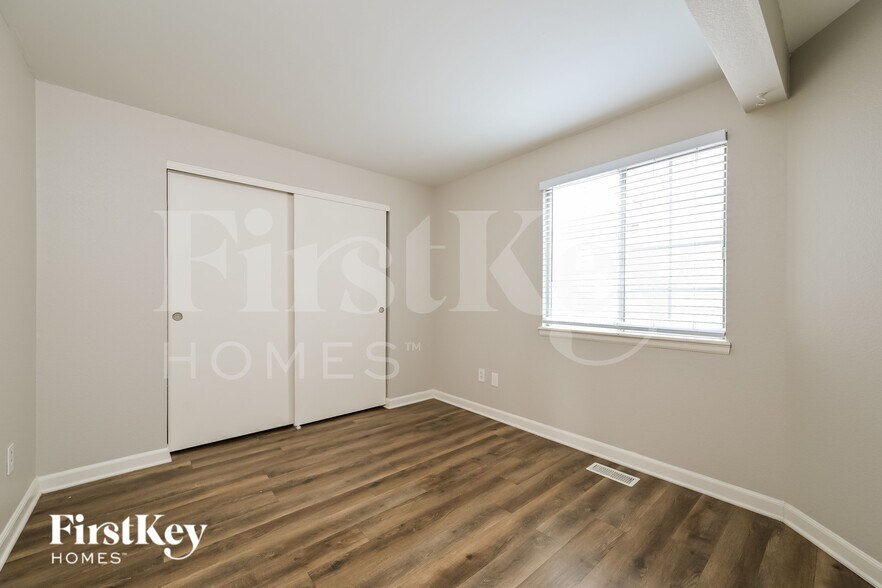 Building Photo - 4950 N Foxtail Dr