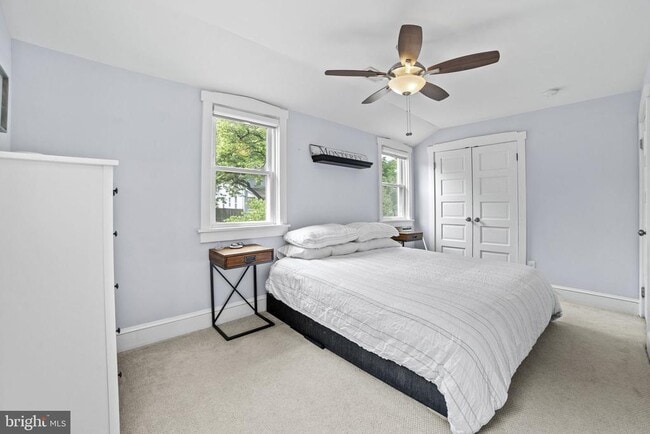 Building Photo - 102 E Linden St