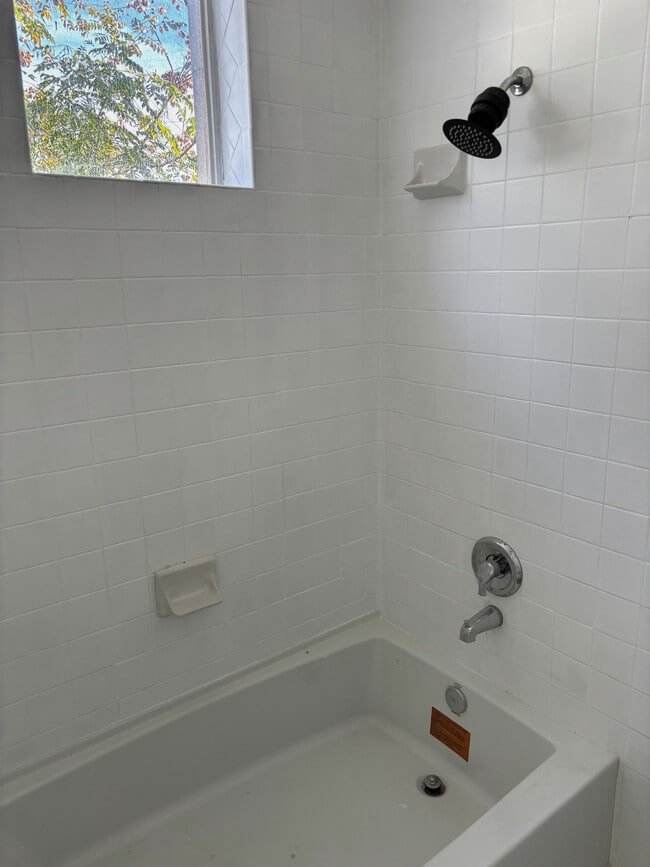 Building Photo - 2909 Albany St