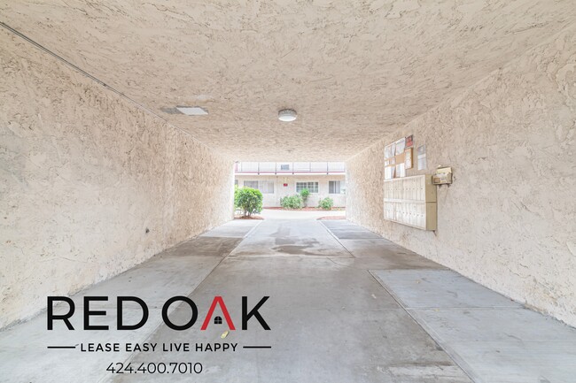 Building Photo - 8828 1/4 Memory Park Ave-