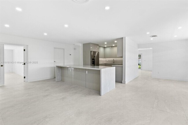 Building Photo - 2070 NE 54th Ct