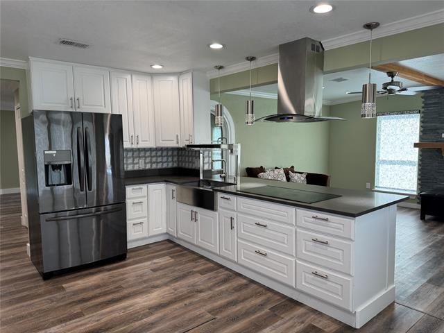 Building Photo - 5016 I-35