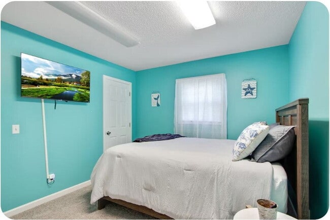Building Photo - Furnished 3-Bedroom Apartment with Private Entrance and Free Laundry