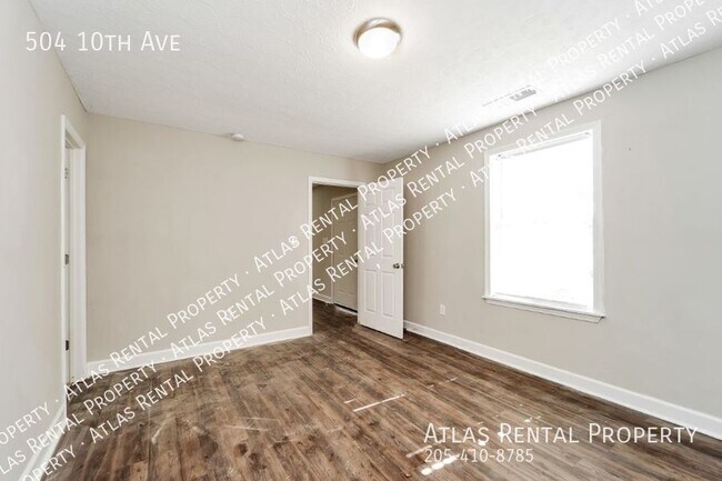 Building Photo - 504 10th Ave