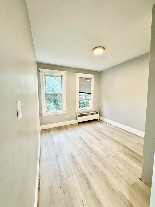 Building Photo - 593 Avenue A