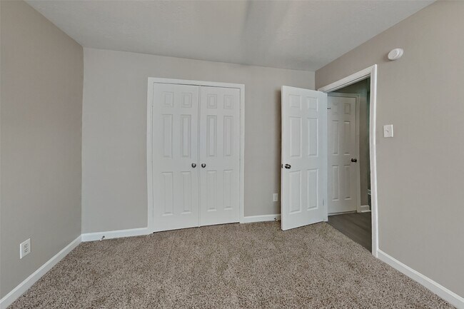 Building Photo - 5302 Cedar Lodge Ct