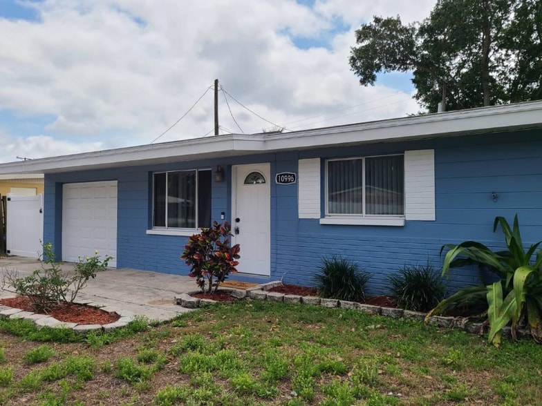 Building Photo - 10996 106th Ave N