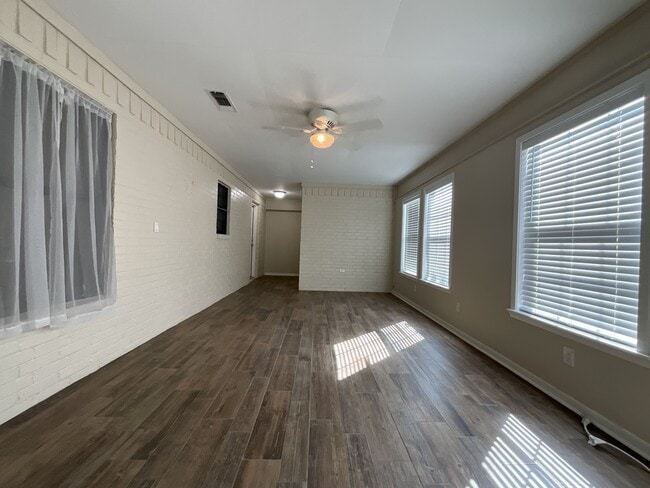 Building Photo - 24289 TX-19