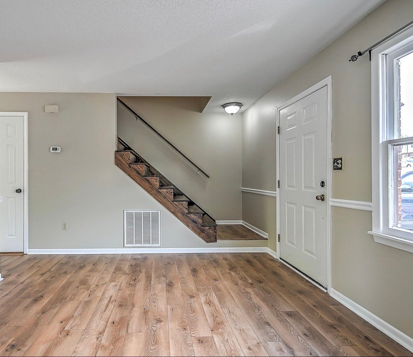 Building Photo - 225 Oakcrest Cir