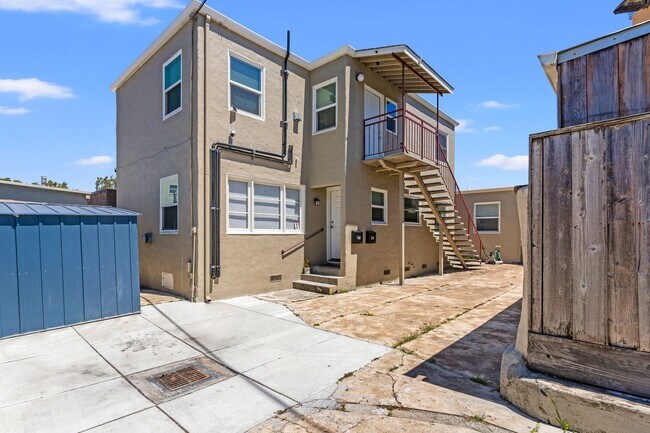Building Photo - 170 Belleview Dr