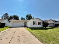 Building Photo - Spacious 3 Bedroom 2 Bathroom Home - Large Backyard!