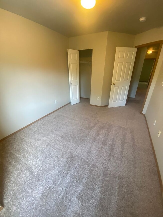 Building Photo - Move in special- 2 weeks free!  Lake Steve...