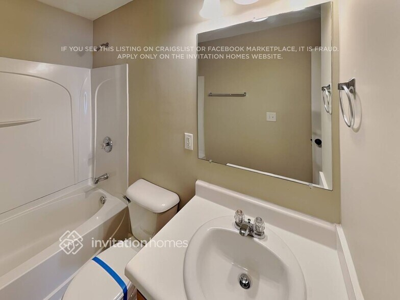 Building Photo - 2730 Englewood Dr