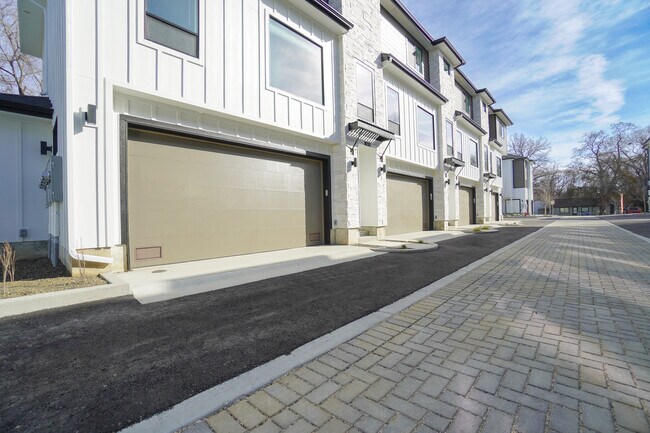 Building Photo - 4626 N Iota Ln