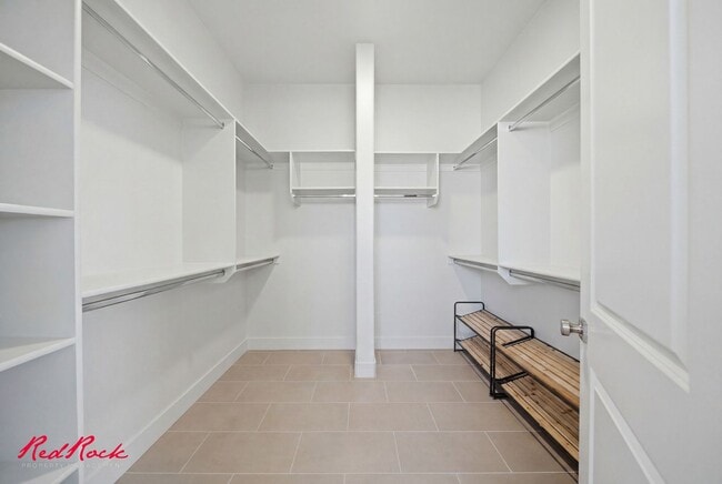 Building Photo - 4 Bedroom Home with Gorgeous Views