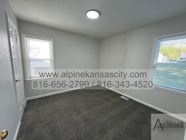 Building Photo - Section 8 OK! Garage!