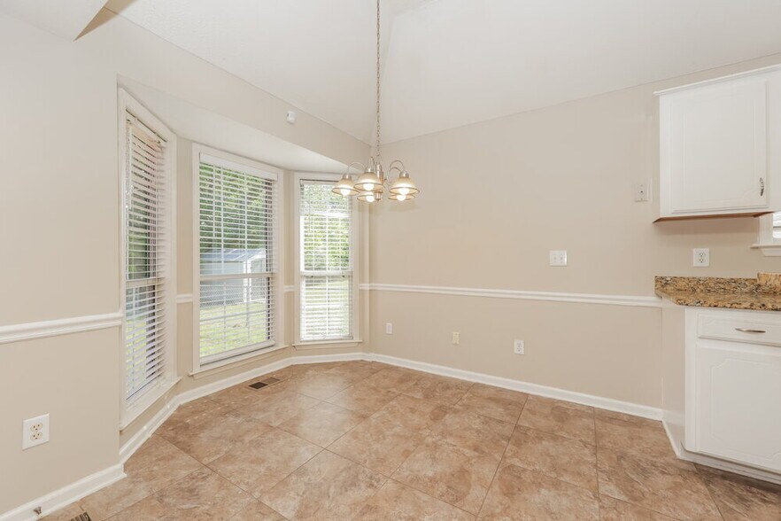 Building Photo - 901 Tal Ln