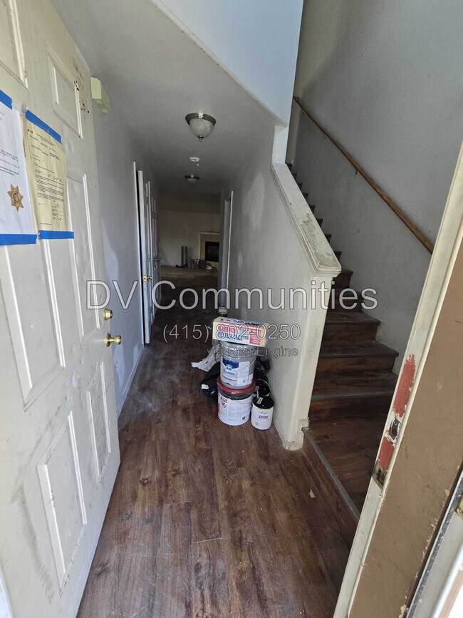 Building Photo - 2822 SW Juniper Ave