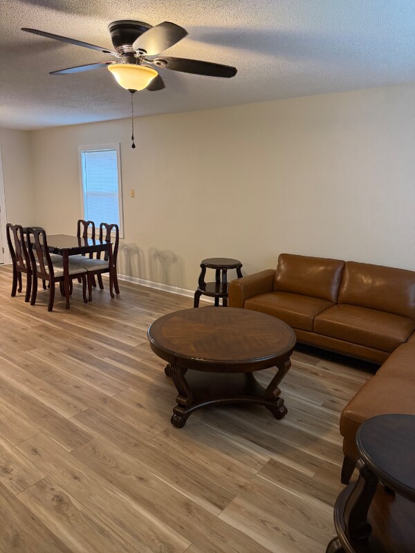 Building Photo - 706 Shady Ln Dr