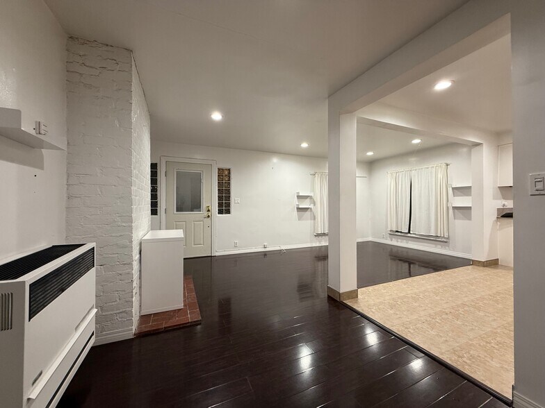 Primary Photo - 3214 De Witt Dr