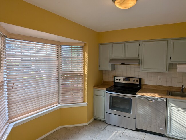 Building Photo - 11507 Sullnick Way